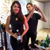 Mesa de coquetel, barman, bartender