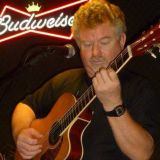 Mick Azevedo -Cantor e Instrumentista