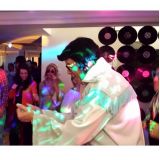 DJ e Música ao Vivo é com a Diver-som, Som e Luzes