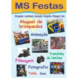 Animação completa com tobogã e cama elástica