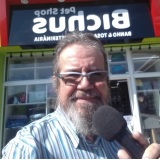 locutor personagem do cachorro em pet shop e vet