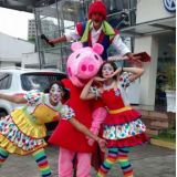 Personagens Vivos e show de palhaços