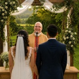 Padre Catolico Celebrante Religioso