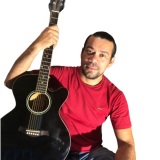 Júnior Marques a voz e o violão