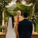Padre Catolico Celebrante Religioso