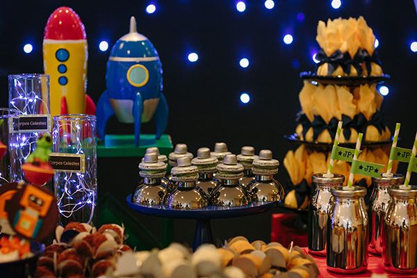 Temas de festas incr&iacute;veis: anivers&aacute;rio no espa&ccedil;o
