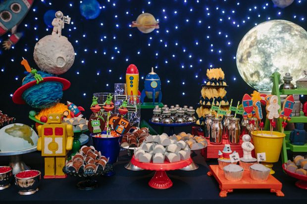 Temas de festas incr&iacute;veis: anivers&aacute;rio no espa&ccedil;o