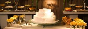 <b>Bolo</b> e Champanhe: conheça esse estilo de recepção de casamento