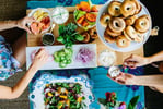 Conheça o brunch: refeição que combina café da manhã e almoço