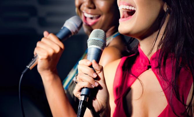 amigas cantando amigas cantando