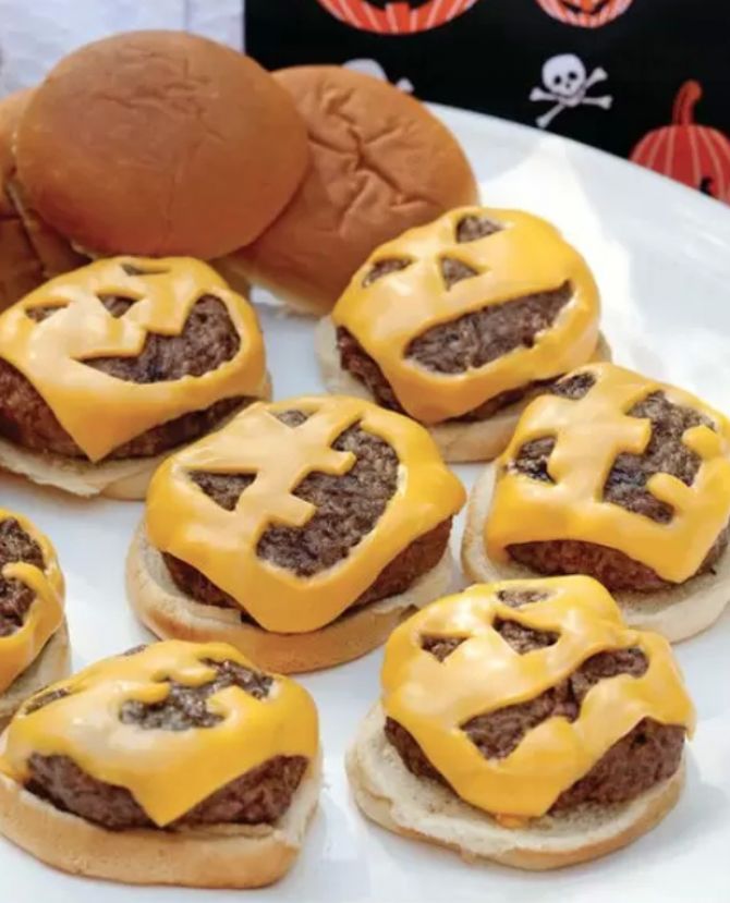 hamburguer-assustador Hamburguer com queijo cortado de forma assustadora
