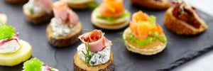Ideias de Canapés Deliciosos para Servir na <b>Sua</b> Festa