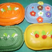 Saboneteira forrada com técnica biscuit para decoração em banheiros