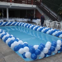 Guirlanda na Piscina