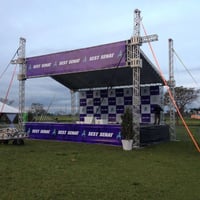 Palco com cobertura