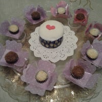 Cupcake com pasta americana e brigadeiros de chocolate e limão siciliano