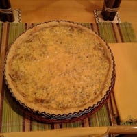 Quiche de alho poró com alecrim e queijo parmesão.
