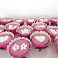 Cupcakes em pasta americana.