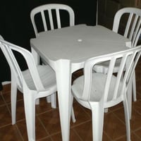 mesa e cadeiras