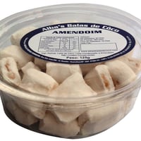 Bala de coco SABOR AMENDOIM recheada com leite condensado e amendoim.