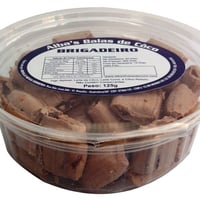 Bala de coco com chocolate recheada com BRIGADEIRO.