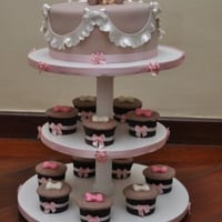 Torre de Cupcakes com Bolo