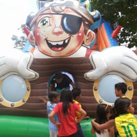 Tobogã grande pirata pra criança de 03 até 13 anos.