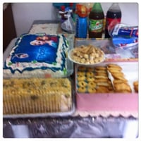 kit festa- bolo decorado ou torta gelada,200salg. 150doces,torta salgada, 3litros de refrig. descar,