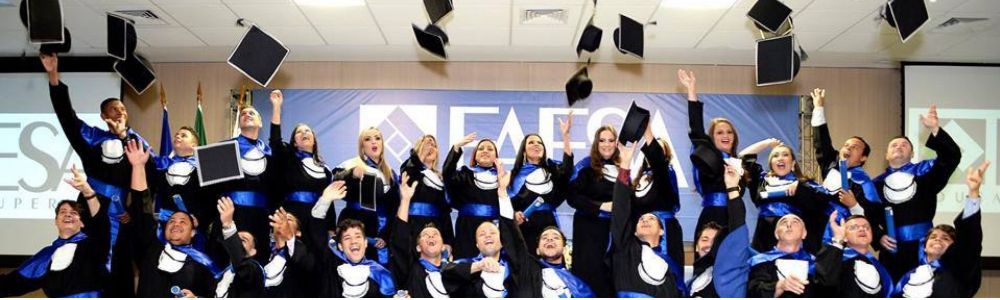 Fotografia em DVD E Albúns, Convites e Aluguel de Beca pra Formatura