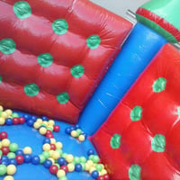 castelo inflavel 3x3m com 500 bolinhas coloridas interno.
R$120,00 diaria