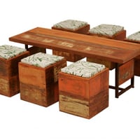 Exclusivo Ambientto! Mesa baixa Ouro Preto com Puffs de Demolição.