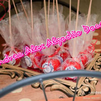 Maçãs do amor com adesivo