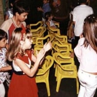 BRINCADEIRA DANÇA DAS CADEIRAS