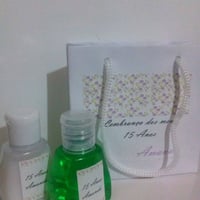 LEMBRANCINHA, SACOLINHA, MAIS HIDRATANTE E SABONETE LIQUIDO