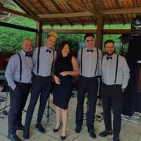 uma equipe profissional, figurino elegante