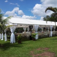 Recepção area externa mesa e cadeiras modelo Tiffany