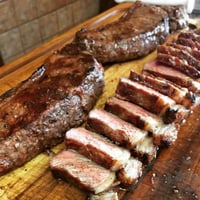 Servimos as carnes porcionadas