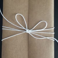 Convite "Let it be".
Papel Offset 240g, impressão laser, fechamento com papel Kraft 180g 