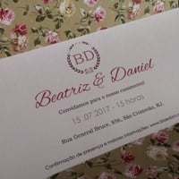 Convite "She loves you".
Papel Offset 240g, impressão laser, renda e fita com laço.
Acom
