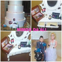 noivo com sua moto e noiva com suas maquiagens