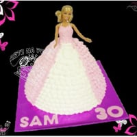 Bolo boneca em chantili 3441-0340