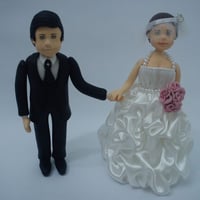 Topo de Bolo , casal de noivos , vestido de cetim.
