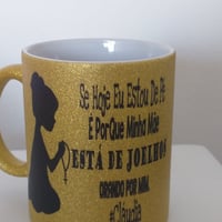 Caneca revestida de glitter.