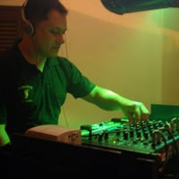 DJ