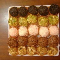 Comer brigadeiro..assistindo tv, recebendo amigos....sempre é uma boa opção!!!