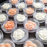 Mini flores em caixinha de acrílico