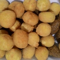 Temos salgadinhos congelados a R$19,90 o cento de salgados, e R$ 26,00 salgados fritos.
Salgados a