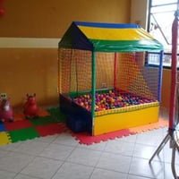 piscina de bolinha com cavalinhos upa uoa