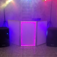 Balada Neon com Dj, som, iluminação, cabine Iluminada, fumaça e luz decorativa neon.