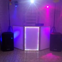 Balada Neon com Dj, som, iluminação, cabine Iluminada, fumaça e luz decorativa neon.